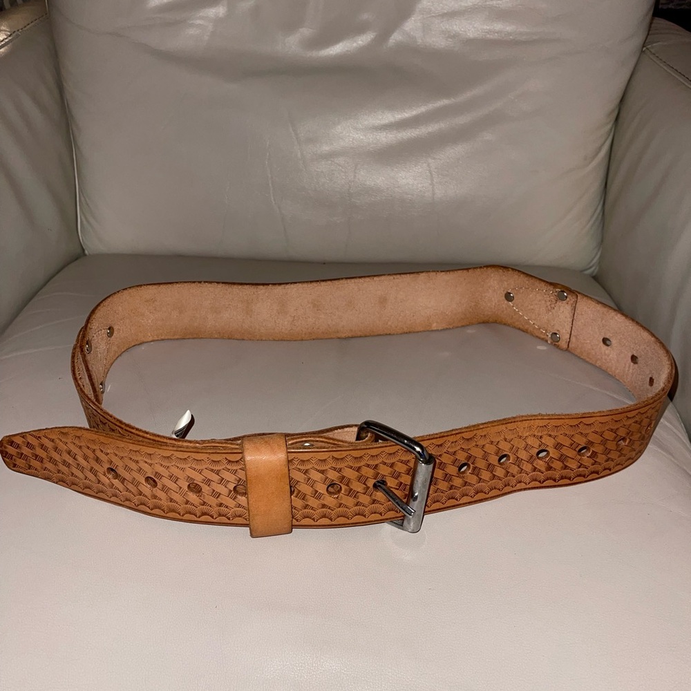 Craftsman Brown saddle Leather Belt with Silver Buckle. NWOT. Sz. 38.